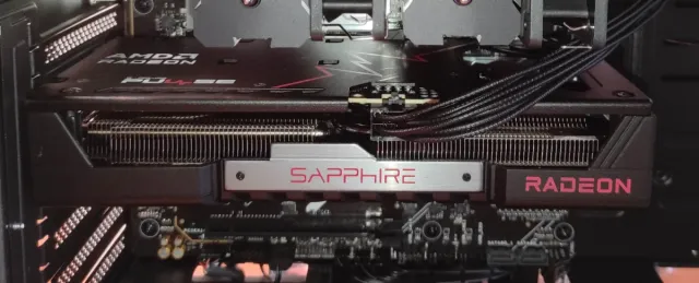 Sapphire RX 9060 XT 16GB Tarjeta Gráfica