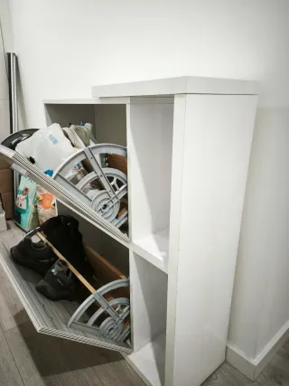 Recibidor zapatero gris y blanco