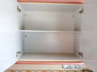 Muebles de cocina beige y rosa