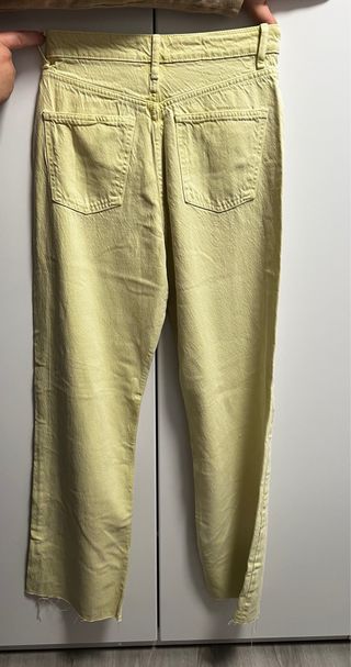 Pantalón Zara amarillo