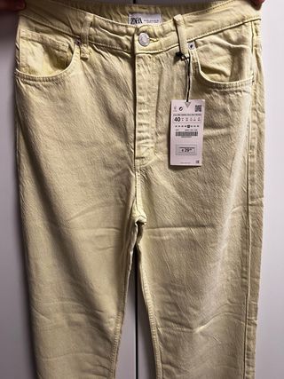 Pantalón Zara amarillo