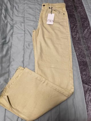 Pantalón Zara amarillo