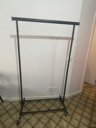 Burra para ropa con ruedas