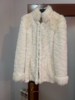 Abrigo de pelo blanco