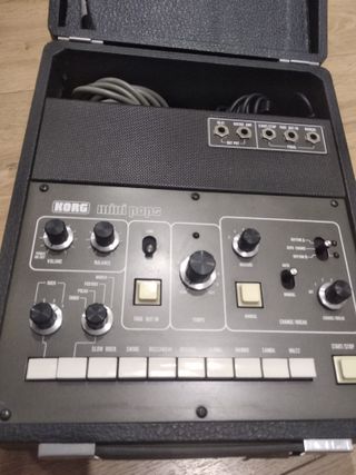 Caja de Ritmos Korg Mini Pops + Pedal