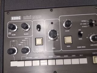 Caja de Ritmos Korg Mini Pops + Pedal