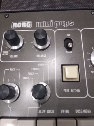 Caja de Ritmos Korg Mini Pops + Pedal