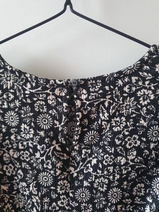 Vestido estampado con volantes Zara
