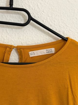 Blusa amarilla manga abullonada Sfera.