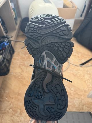 Zapatillas Adidas Negras y Plateadas