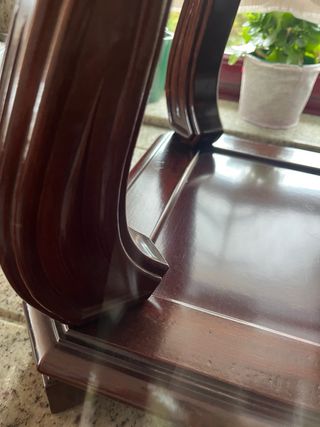 Mesa auxiliar de madera y cristal