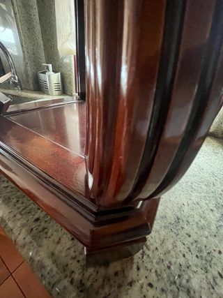 Mesa auxiliar de madera y cristal