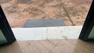 Rampa de hierro móvil con pletinas