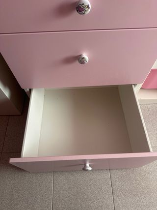 Armario infantil blanco y rosa