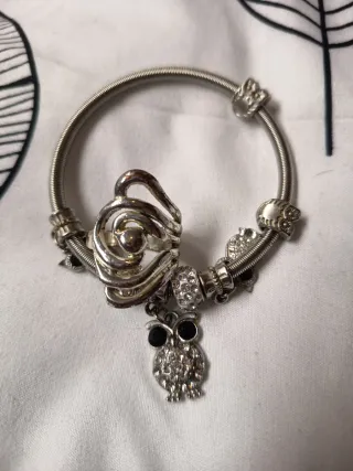 Conjunto de bisutería con anillo y pulsera