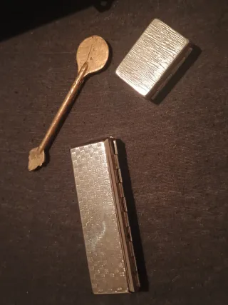 Caja antigua con llave y cajitas