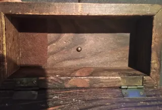 Caja antigua con llave y cajitas