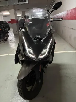 Kymco Superdink 350 GT Maxi Scooter