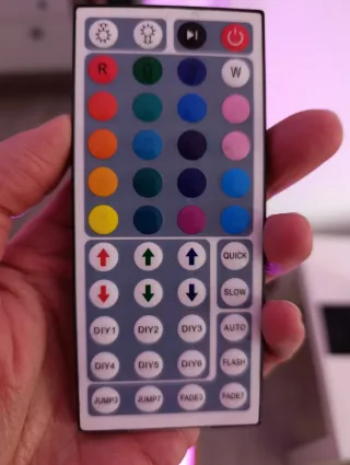 Mesa de luz infantil LED y dos sillas