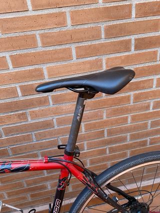 Bicicleta Gravel Conor Negra y Roja