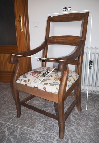 Sillón de madera antiguo restaurado