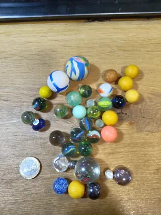 Lote de canicas y pelotas