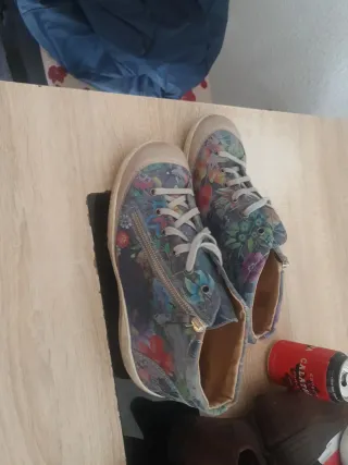 Botín deportivo mujer estampado floral