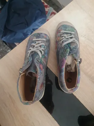 Botín deportivo mujer estampado floral