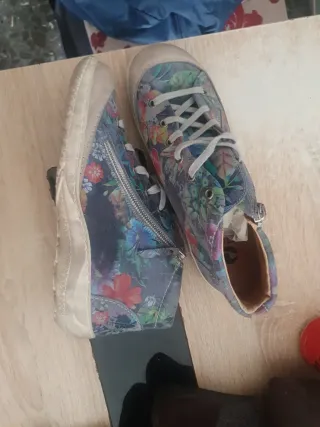 Botín deportivo mujer estampado floral