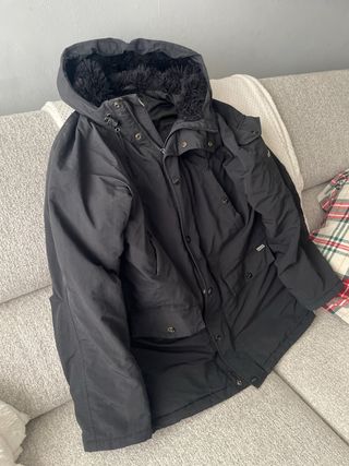 Chaqueta Carhartt Negra con Capucha