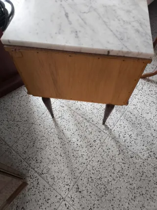 Mesita de noche mármol y madera