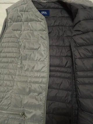 Chaleco y 2 Camisetas