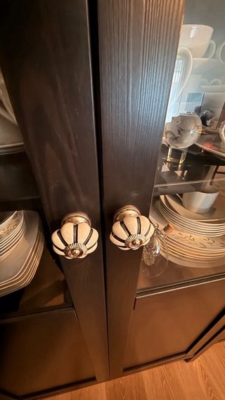 Vitrina IKEA HEMNES grande – madera maciza – armar