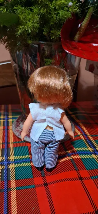 Bambola vintage con vestito e pantaloni