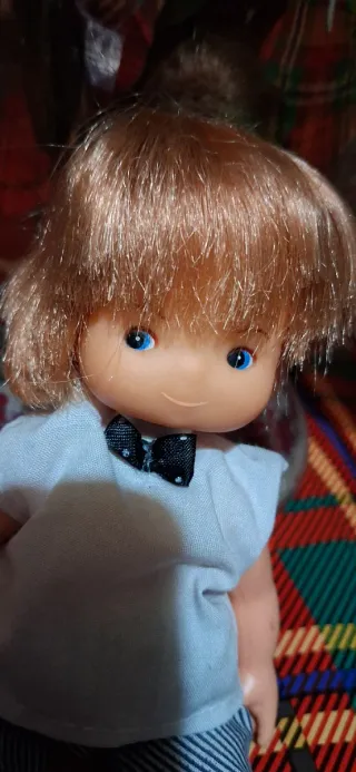 Bambola vintage con vestito e pantaloni