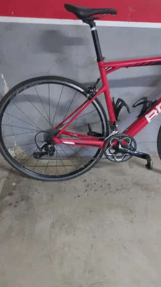 Bicicleta de carretera BMC Roja