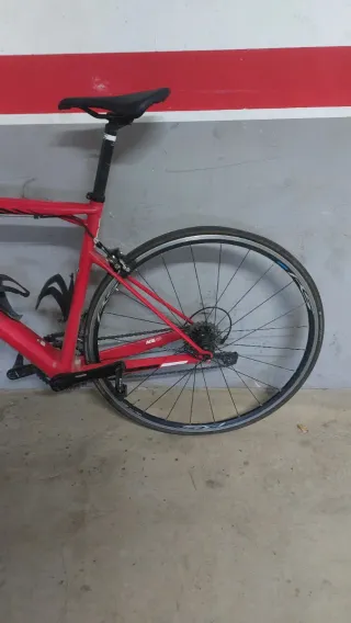 Bicicleta de carretera BMC Roja