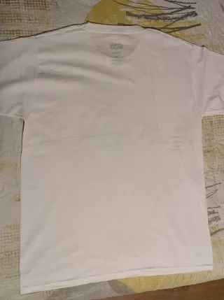 Lote de camiseta y libreta de Ashoka Star Wars