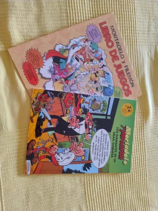 Varios libros comics  Simpson.Asterix, Mortadelo..