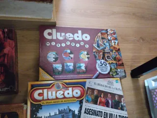 Lote 4 juegos de mesa: Risk, Cluedo, Simpsons