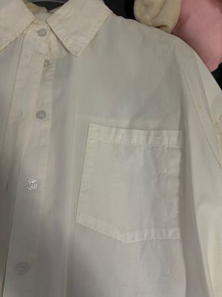 Camisa blanca de manga larga