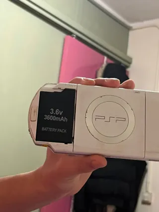 PSP 1004 Blanca Liberada con Juegos
