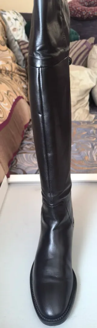 Botas altas de piel negras