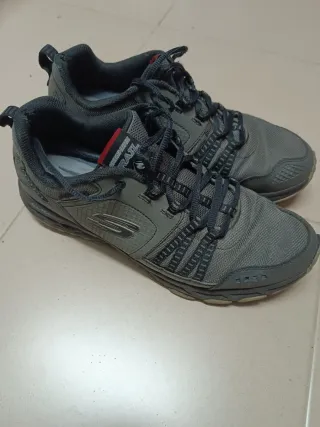 Zapatillas Skechers grises y negras