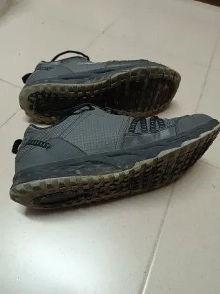 Zapatillas Skechers grises y negras