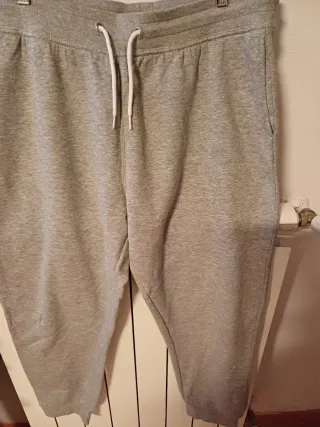 Set 2 felpe XL e pantaloni XL in ottime condizioni