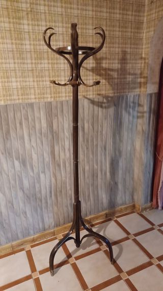 Perchero de madera antiguo