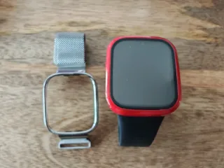 Redmi Watch 3 Negro/Rojo + Correa metálica.