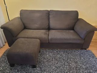 Puf tapizado marrón