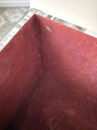 Caja de madera decorada con escenas de París